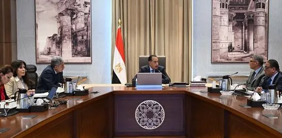مدبولي يراقب تقدم التشغيل التجريبي لمشروع تحسين نظام الزيارات لأهرامات الجيزة مدبولي يراقب تقدم التشغيل التجريبي لمشروع تحسين نظام الزيارات لأهرامات الجيزة