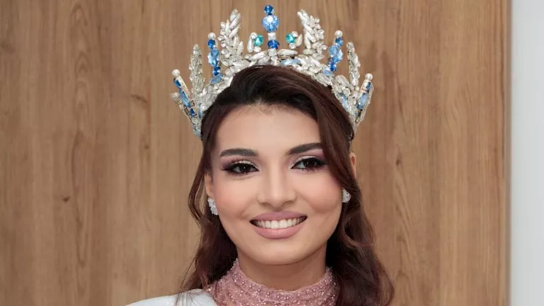 جذابة ومتميزة: 5 صور لإطلالة لميس رديسي في آخر ظهور لها جذابة ومتميزة: 5 صور لإطلالة لميس رديسي في آخر ظهور لها