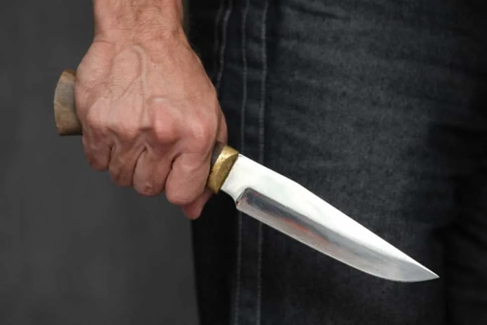 جروح قطعية في الرقبة: تفاصيل اعتداء زوجة على زوجها في دمياط وكيف انتهت الحادثة؟