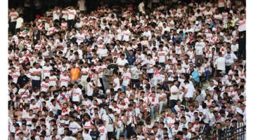 جماهير الزمالك تتجمع في مدرجات ستاد القاهرة لتأييد الفريق في النهائي الكأس