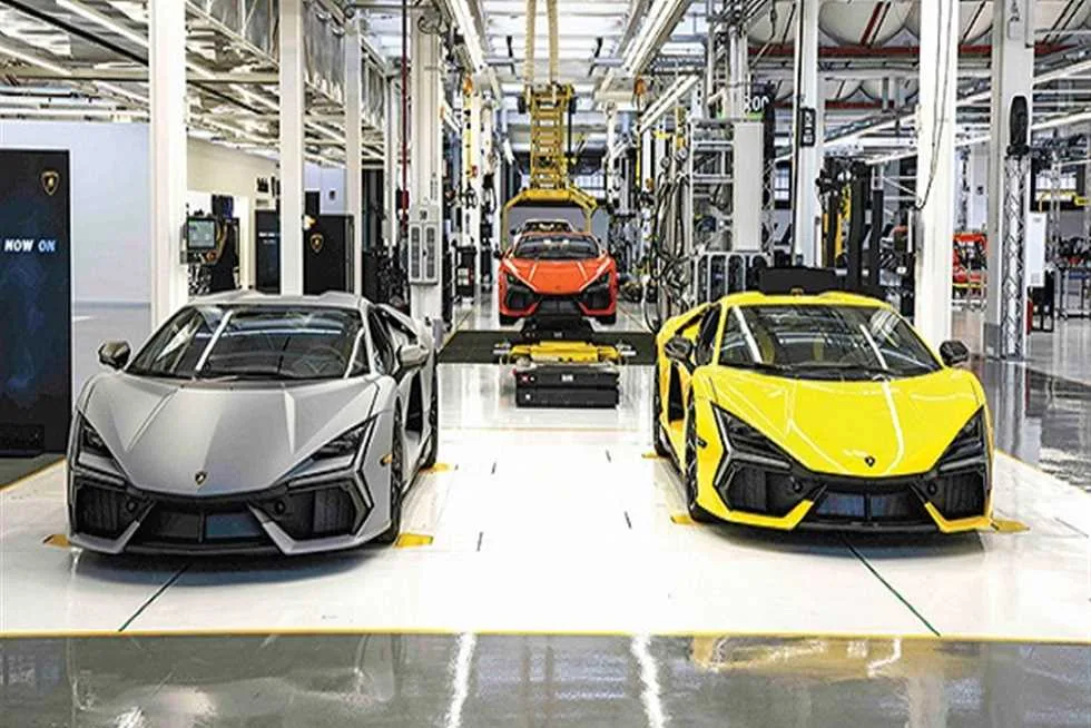 جولة فريدة في عالم لامبورجيني: من خطوط الإنتاج إلى أساطير المتحف جولة فريدة في عالم لامبورجيني: من خطوط الإنتاج إلى أساطير المتحف