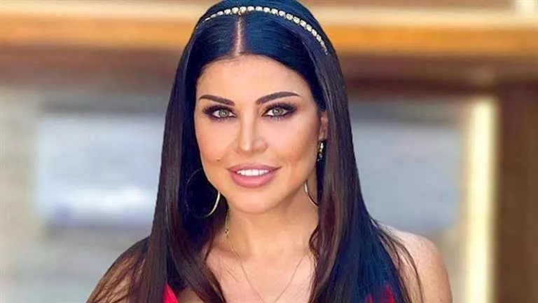 جومانا مراد تتألق بإطلالة جريئة بفستان شورت وكروب توب جومانا مراد تتألق بإطلالة جريئة بفستان شورت وكروب توب