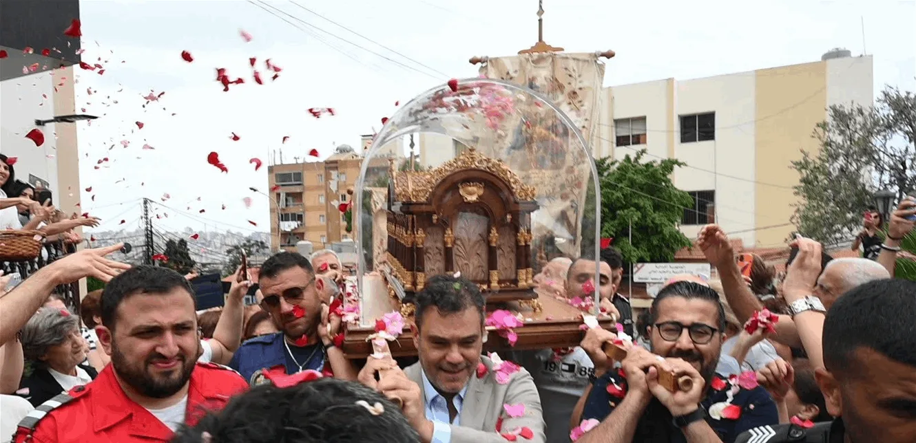 جونية تحتضن ذخائر القديسة تريز الطفل يسوع في أجواء مليئة بالإيمان جونية تحتضن ذخائر القديسة تريز الطفل يسوع في أجواء مليئة بالإيمان