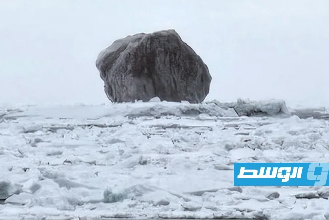 جوهرة الظلال: جبل جليدي أسود يفشي أسرارًا تعود لآلاف السنين جوهرة الظلال: جبل جليدي أسود يفشي أسرارًا تعود لآلاف السنين