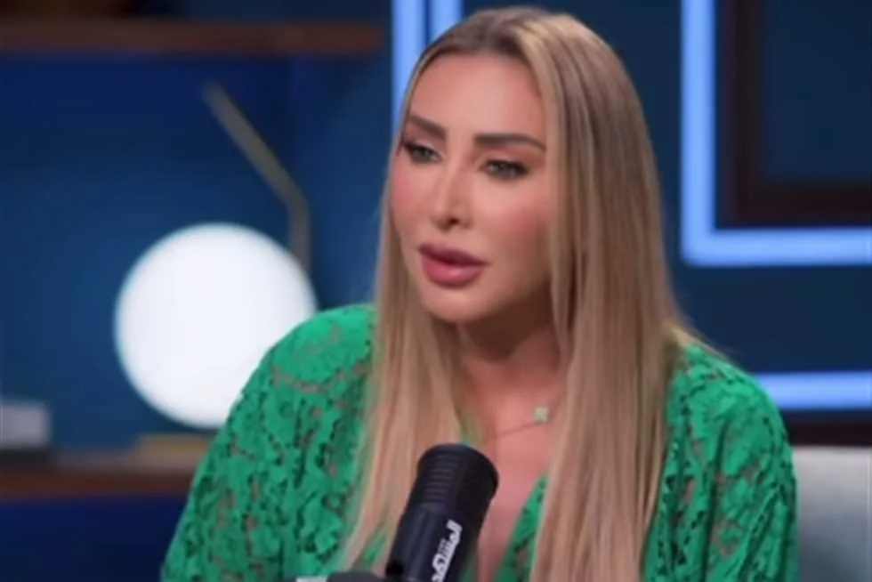 جويل مردينيان تفاجئ المتابعين: “زوجي لا يوفر لي الأمان” (فيديو). جويل مردينيان تفاجئ المتابعين: “زوجي لا يوفر لي الأمان” (فيديو).