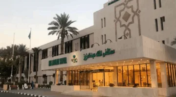 حاج بنغلاديشي يواصل مناسك الحج بعد إجراء عملية إزالة حصوات من القناة الصفراوية