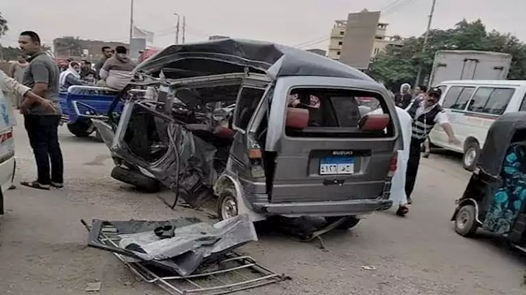 حادث انقلاب سيارة سوزكي في طريق الواحات يؤدي إلى وفاة شخص وإصابة 8 آخرين