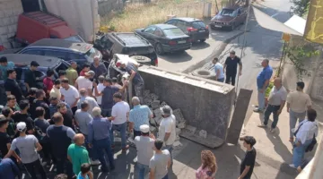 حادث كارثي في دوار حمانا.. انقلاب شاحنة وتصادم مع عدة سيارات