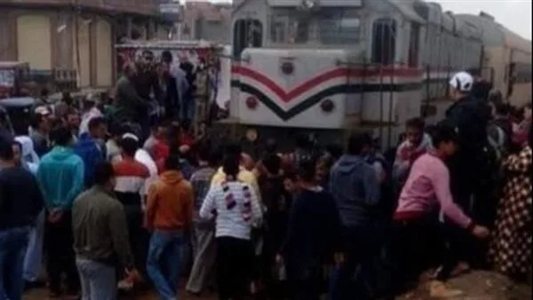 حادث مروع في سوهاج: سائق في الثلاثينيات من عمره يُفارق الحياة تحت عجلات قطار “أسوان – القاهرة” حادث مروع في سوهاج: سائق في الثلاثينيات من عمره يُفارق الحياة تحت عجلات قطار “أسوان – القاهرة”
