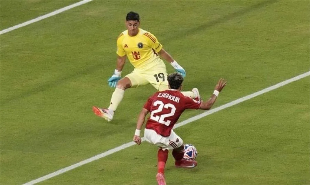 حارس إنتر ميامي: لاعب الأهلي يستحق لقب أفضل لاعب في المباراة حارس إنتر ميامي: لاعب الأهلي يستحق لقب أفضل لاعب في المباراة