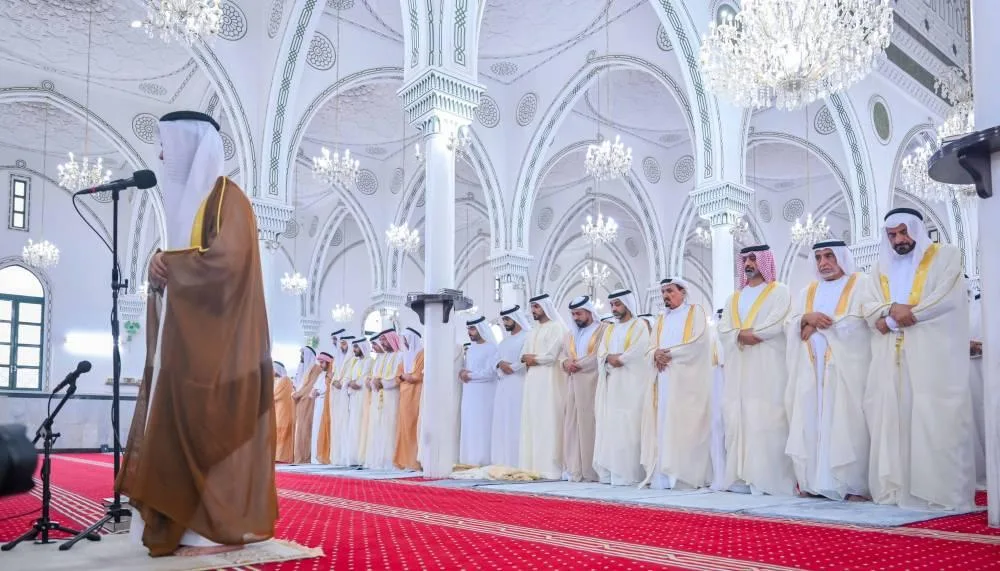 حاكم عجمان يقيم صلاة عيد الأضحى في مسجد الشيخ راشد بن حميد