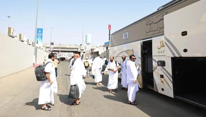 حجاج الإمارات يتوجهون إلى مشعر منى استعداداً ليوم التروية. حجاج الإمارات يتوجهون إلى مشعر منى استعداداً ليوم التروية.