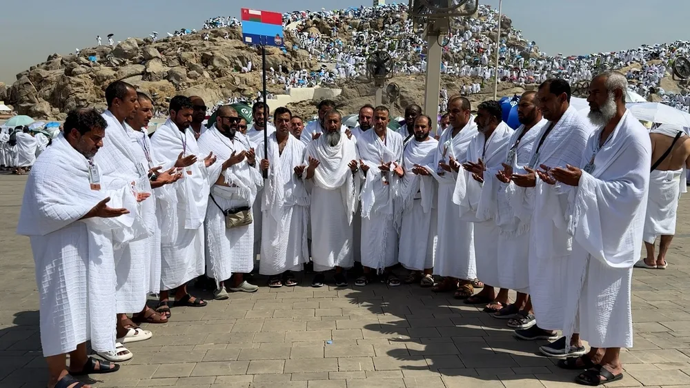 حجاج البعثة العسكرية يستمرون في أداء مناسك الحج المباركة حجاج البعثة العسكرية يستمرون في أداء مناسك الحج المباركة