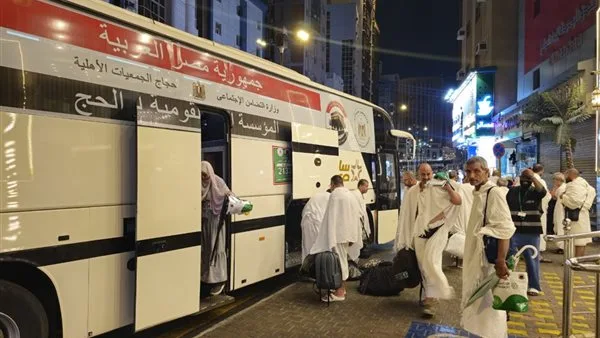 حجاج الجمعيات الأهلية يستمرون في أداء المناسك برمي جمرة العقبة الكبرى حجاج الجمعيات الأهلية يستمرون في أداء المناسك برمي جمرة العقبة الكبرى