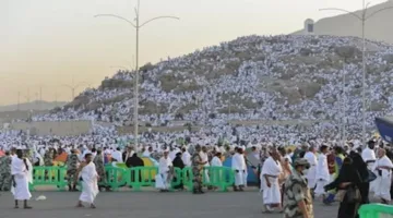 حجاج بيت الله الحرام يتوجهون من عرفات إلى مزدلفة