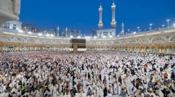 حجاج بيت الله الحرام يحيون طقوس يوم النحر في منى