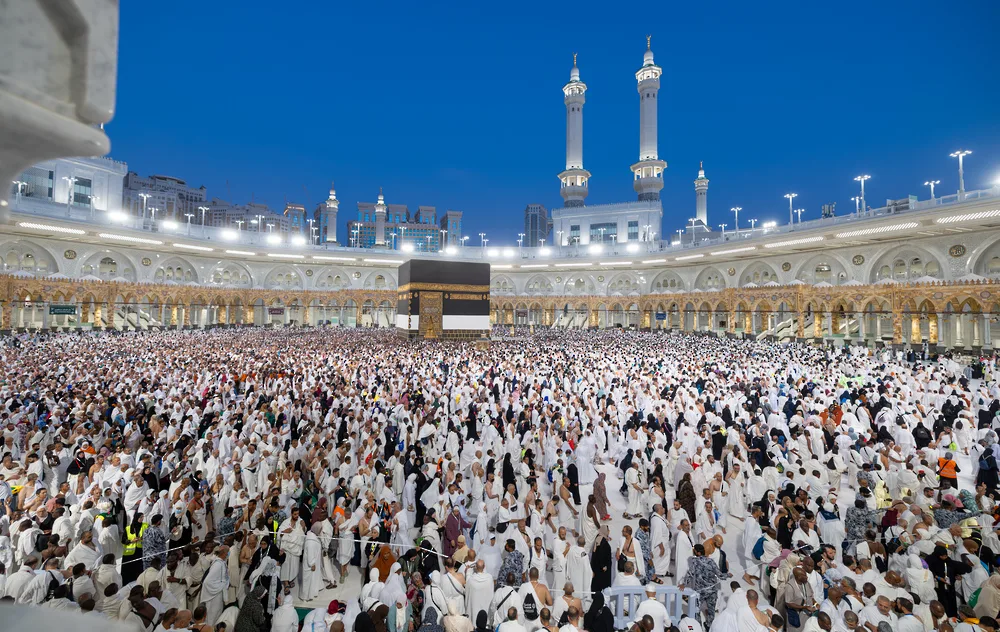 حجاج بيت الله الحرام يحيون طقوس يوم النحر في منى حجاج بيت الله الحرام يحيون طقوس يوم النحر في منى