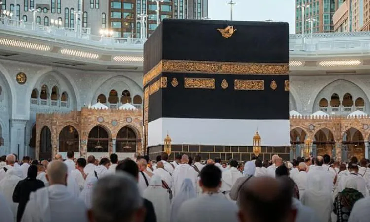 حجاج بيت الله الحرام ينجزون طواف الإفاضة في أجواء روحانية مع خدمات شاملة حجاج بيت الله الحرام ينجزون طواف الإفاضة في أجواء روحانية مع خدمات شاملة
