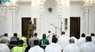 حجاج بيت الله يؤدون صلاتي المغرب والعشاء في مزدلفة مع توفير خدمات شاملة