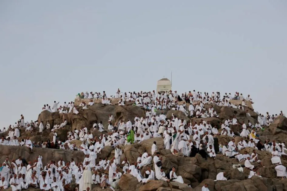 حجاج بيت الله يباشرون الركن الأساسي للحج وينتقلون إلى مزدلفة حجاج بيت الله يباشرون الركن الأساسي للحج وينتقلون إلى مزدلفة