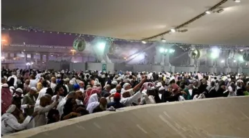 حجاج بيت الله يواصلون أداء رمي الجمرات في العقبة الكبرى (فيديو)