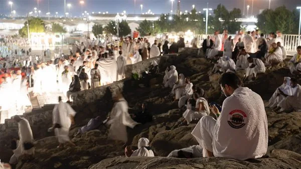 حجيج الجمعيات الأهلية ينطلقون نحو مزدلفة عند غروب شمس يوم عرفة حجيج الجمعيات الأهلية ينطلقون نحو مزدلفة عند غروب شمس يوم عرفة