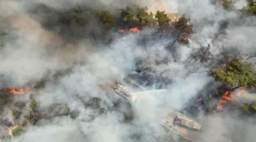 حرائق الغابات في كندا تجبر 21 ألف شخص على مغادرة منازلهم.