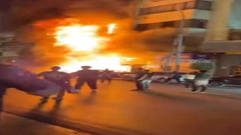 حريق في مطعم برجر معروف بالقرب من مسرح الزعيم بالهرم حريق في مطعم برجر معروف بالقرب من مسرح الزعيم بالهرم