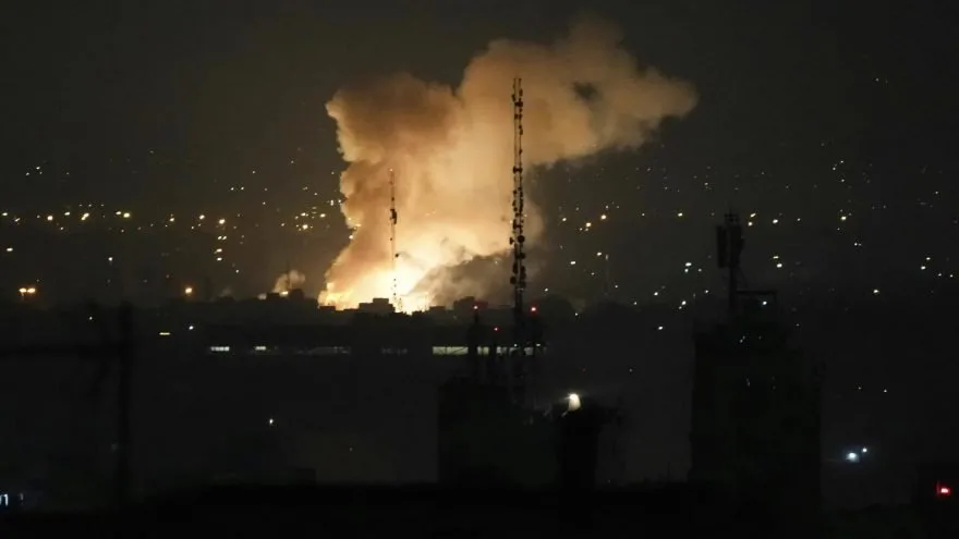 حريق وانفجار يشتعلان في مطار مهراباد بطهران وسط سحب من الدخان الكثيف حريق وانفجار يشتعلان في مطار مهراباد بطهران وسط سحب من الدخان الكثيف