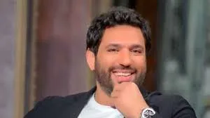 حسن الرداد يرد على تعليقاته حول سفره لدعم الأهلي في كأس العالم حسن الرداد يرد على تعليقاته حول سفره لدعم الأهلي في كأس العالم
