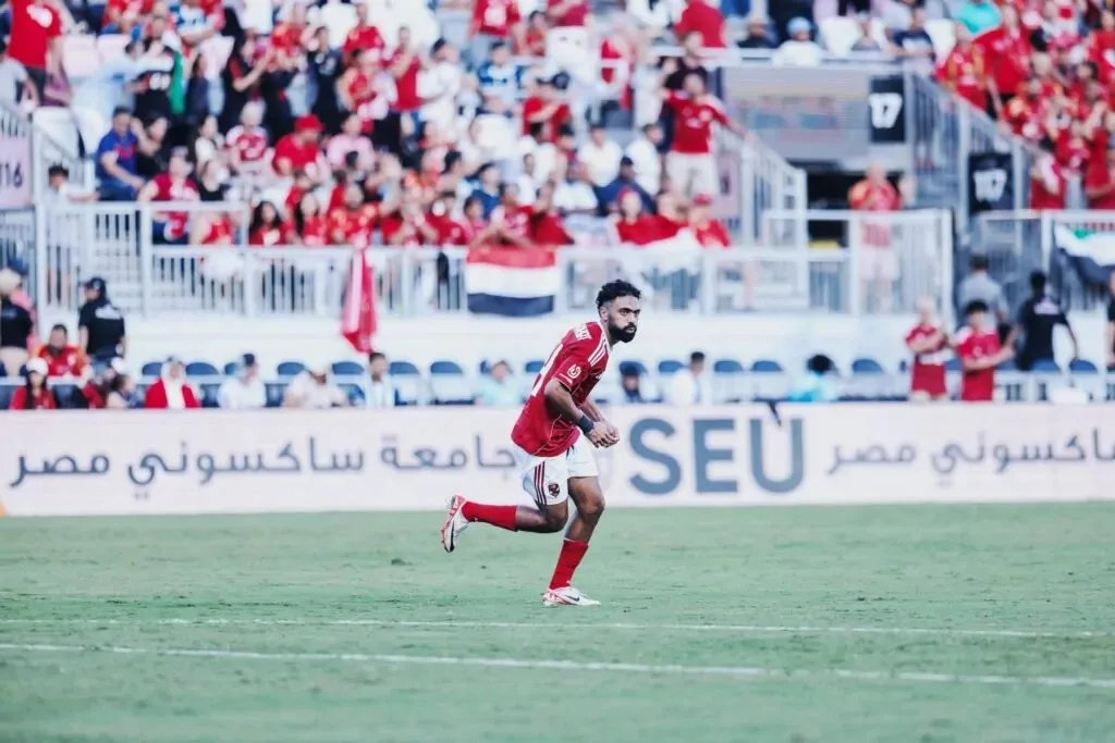حسين الشحات يتحدث عن أجور اللاعبين: “نحن فقراء في الأهلي” حسين الشحات يتحدث عن أجور اللاعبين: “نحن فقراء في الأهلي”