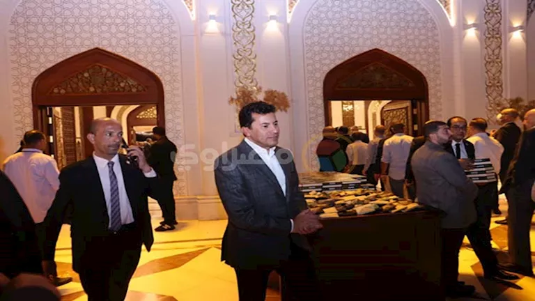 حضور وزير الرياضة في جنازة والدة عمرو الجنايني، عضو لجنة التخطيط بالزمالك حضور وزير الرياضة في جنازة والدة عمرو الجنايني، عضو لجنة التخطيط بالزمالك