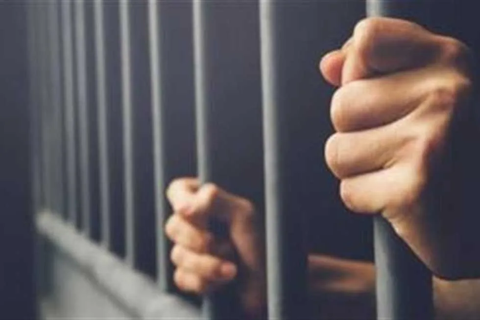 حكم بالسجن المؤبد وغرامة 500 ألف جنيه لعامل بتهمة ترويج المخدرات في شبرا الخيمة حكم بالسجن المؤبد وغرامة 500 ألف جنيه لعامل بتهمة ترويج المخدرات في شبرا الخيمة
