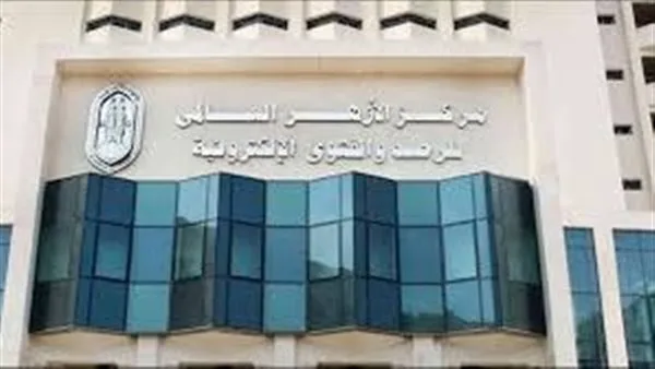 حكم لمس المرأة للكعبة أثناء الإحرام وهي تحمل عطرًا: إجابة من لجنة الفتوى بالأزهر حكم لمس المرأة للكعبة أثناء الإحرام وهي تحمل عطرًا: إجابة من لجنة الفتوى بالأزهر