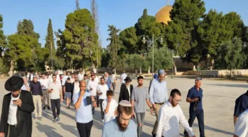 حماس: نُنبّه من تزايد اقتحامات المستوطنين للمسجد الأقصى