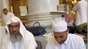 حنان ترك وحلا شيحة تؤازران أحمد سعد خلال دروس حفظ القرآن في الحرم النبوي