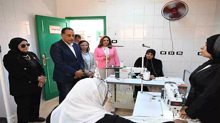حياة أفضل: مدبولي يزور “مشغل البحراوية” في قرية زاوية صقر حياة أفضل: مدبولي يزور “مشغل البحراوية” في قرية زاوية صقر