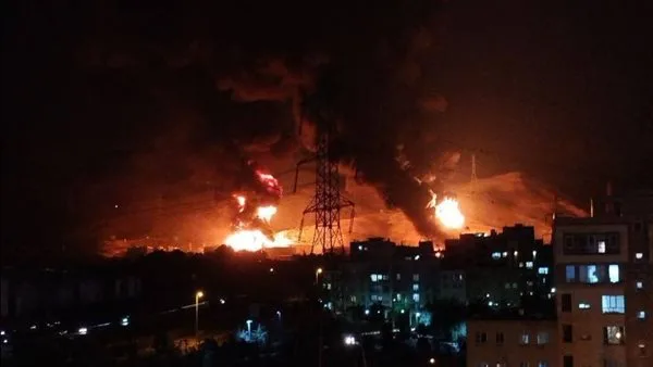 حيفا تحت النيران.. دمار هائل نتيجة إطلاق الصواريخ الإيرانية على الاحتلال (فيديو) حيفا تحت النيران.. دمار هائل نتيجة إطلاق الصواريخ الإيرانية على الاحتلال (فيديو)