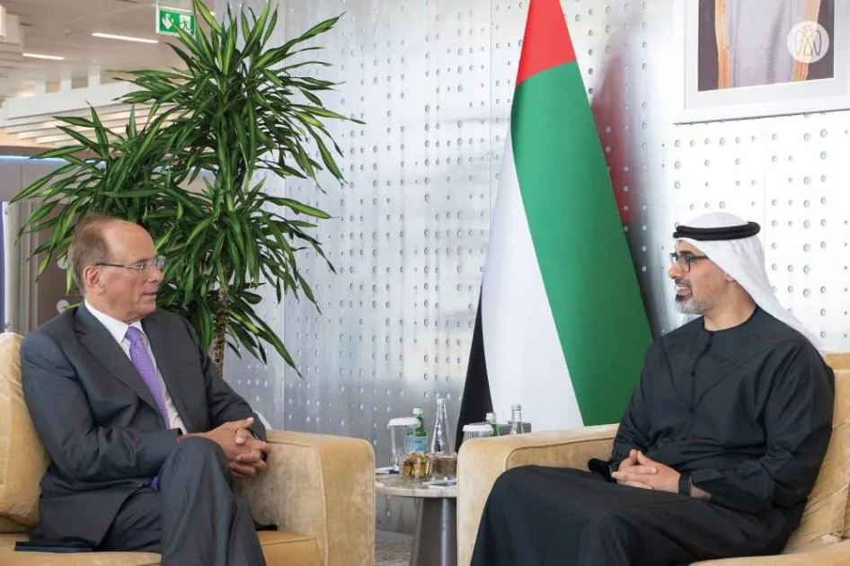 خالد بن محمد بن زايد ومدير شركة «بلاك روك» يتناقشان حول إدارة الأصول والاستثمار المستدام خالد بن محمد بن زايد ومدير شركة «بلاك روك» يتناقشان حول إدارة الأصول والاستثمار المستدام