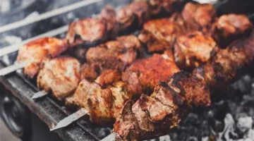 خبير في الأغذية يكشف عن أفضل أنواع لحم الأضاحي المناسبة للشوي والسلق