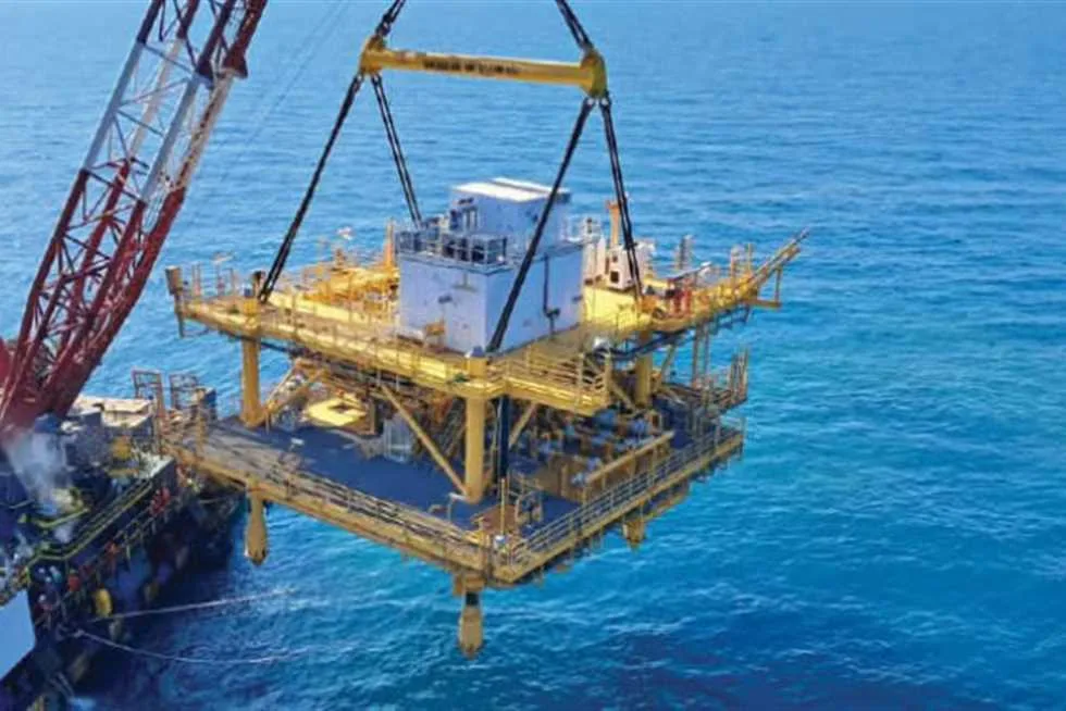 خدمات النفط البحرية تكمل تركيب منصة حقل غرب البرلس خدمات النفط البحرية تكمل تركيب منصة حقل غرب البرلس