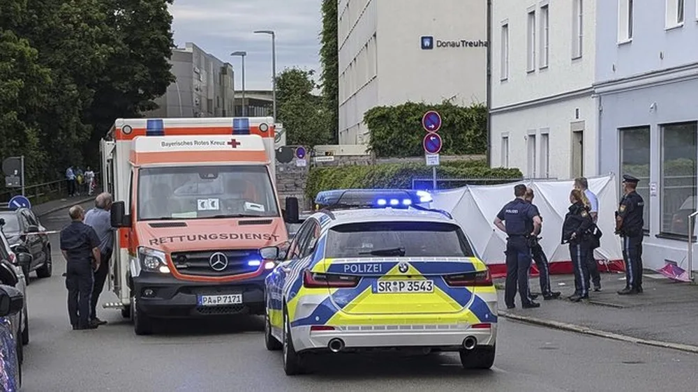 خمسة أفراد مصابون نتيجة حادث دهس في مدينة باساو الألمانية خمسة أفراد مصابون نتيجة حادث دهس في مدينة باساو الألمانية