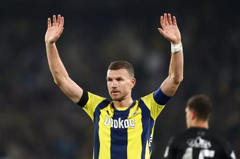 دجيكو يقترب من العودة إلى الدوري الإيطالي عبر بوابة فيورنتينا دجيكو يقترب من العودة إلى الدوري الإيطالي عبر بوابة فيورنتينا