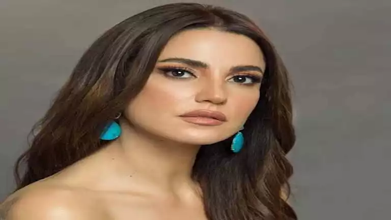 درّة تَحتفل بتكريمها من كلية الإعلام في الشروق