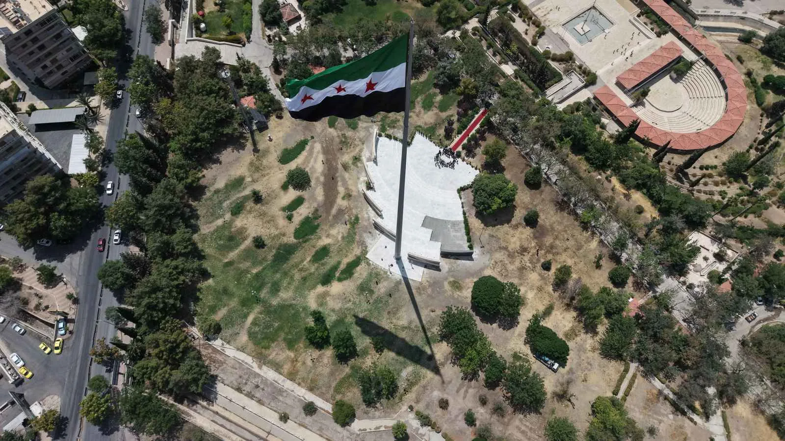 دمشق تتجه نحو “النظام المالي” عبر الريال القطري.. هل بدأت خطوات رفع الحصار؟ دمشق تتجه نحو “النظام المالي” عبر الريال القطري.. هل بدأت خطوات رفع الحصار؟