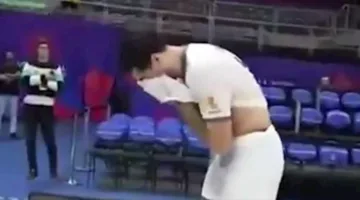 دموع لاعبي منتخب إيران للكرة الطائرة بعد الاعتداء الإسرائيلي (فيديو)