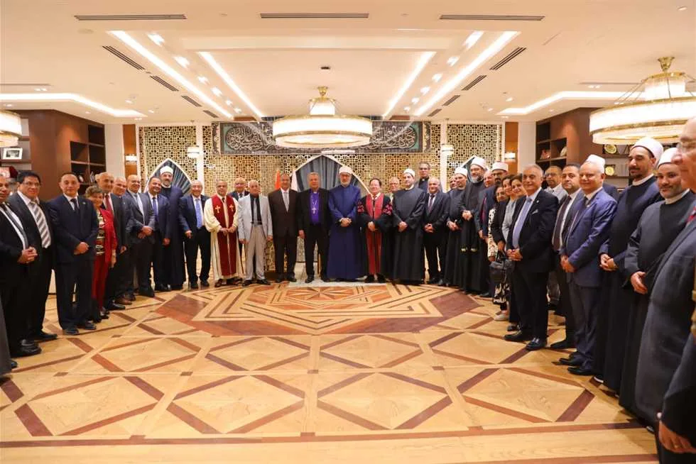 رئيس «الإنجيلية» يهنئ «المفتي»: مصر تبرز بقادتها.. وعياد يرد: «فرحة العيد تنقص بدون زيارتكم» رئيس «الإنجيلية» يهنئ «المفتي»: مصر تبرز بقادتها.. وعياد يرد: «فرحة العيد تنقص بدون زيارتكم»