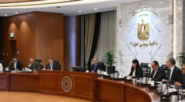 رئيس الحكومة يقود لجنة العروض الحكومية بحضور محافظ البنك المركزي