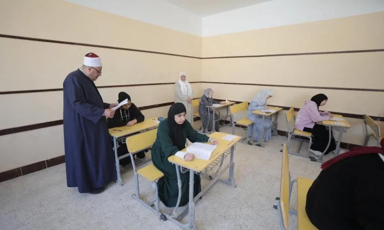 رئيس المعاهد الأزهرية يزور لجنة امتحانات الثانوية الأزهرية لطلبة فلسطين رئيس المعاهد الأزهرية يزور لجنة امتحانات الثانوية الأزهرية لطلبة فلسطين
