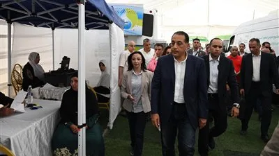 رئيس الوزراء: prioritizing the launch of all “Decent Life” projects… Service, medical, and training convoys to support citizens. رئيس الوزراء: prioritizing the launch of all “Decent Life” projects… Service, medical, and training convoys to support citizens.